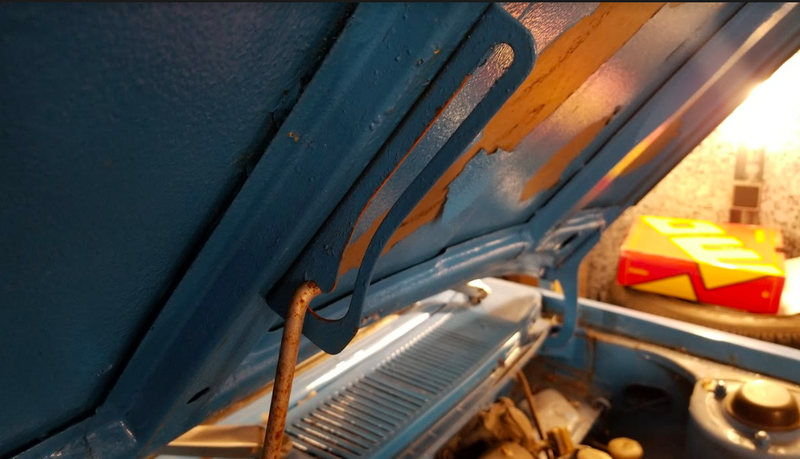 Illustration for article titled Why The Datsun 510's Hood Prop Rod Was Perfect